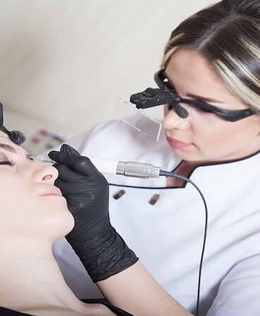 Kalıcı Makyaj Artık Milyar Dolarlık Bir Endüstri